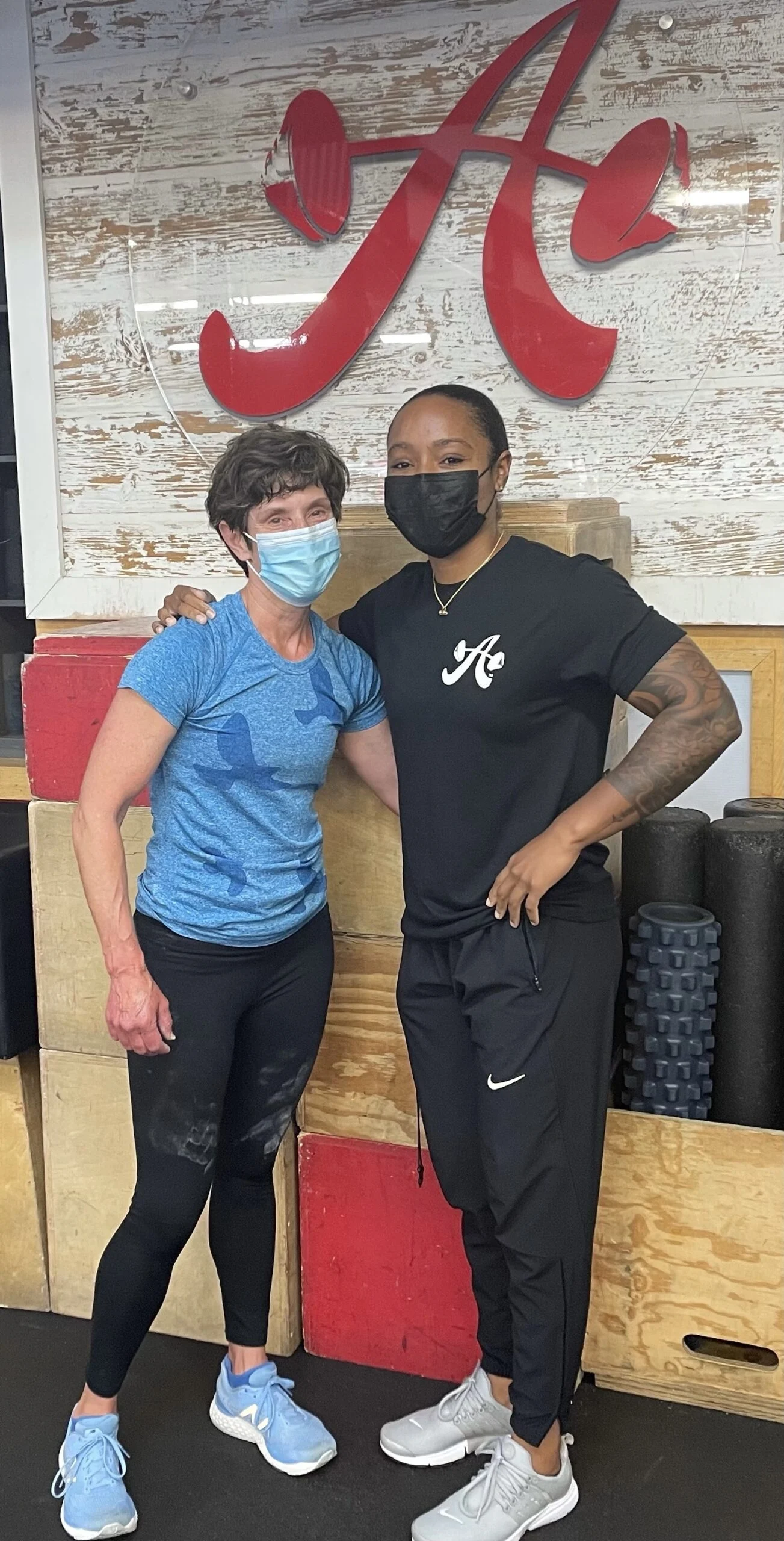 Client Highlight Elaine and her trainer posing
