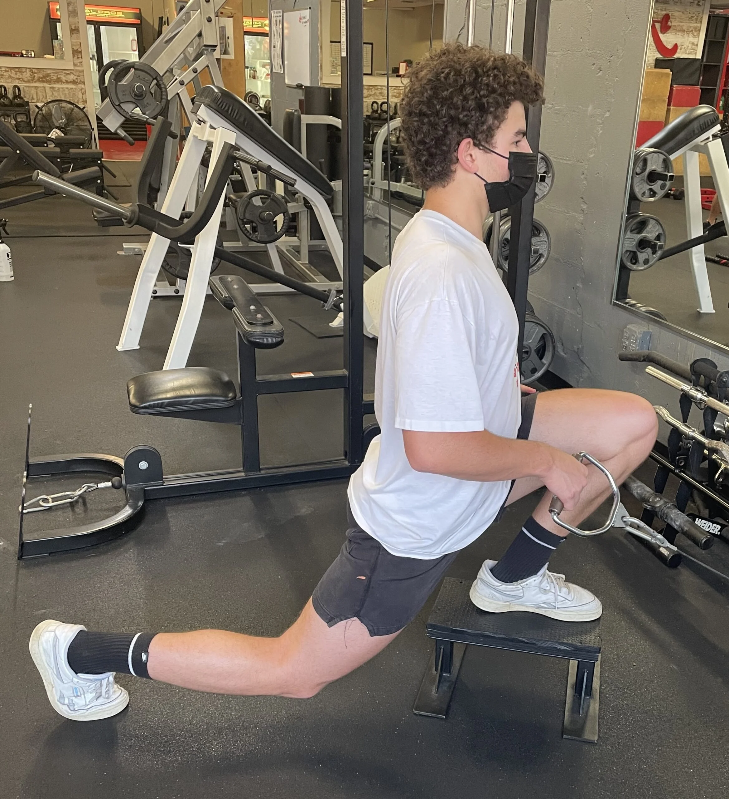 Sports Performance highlight doing a front foot elevated split squat