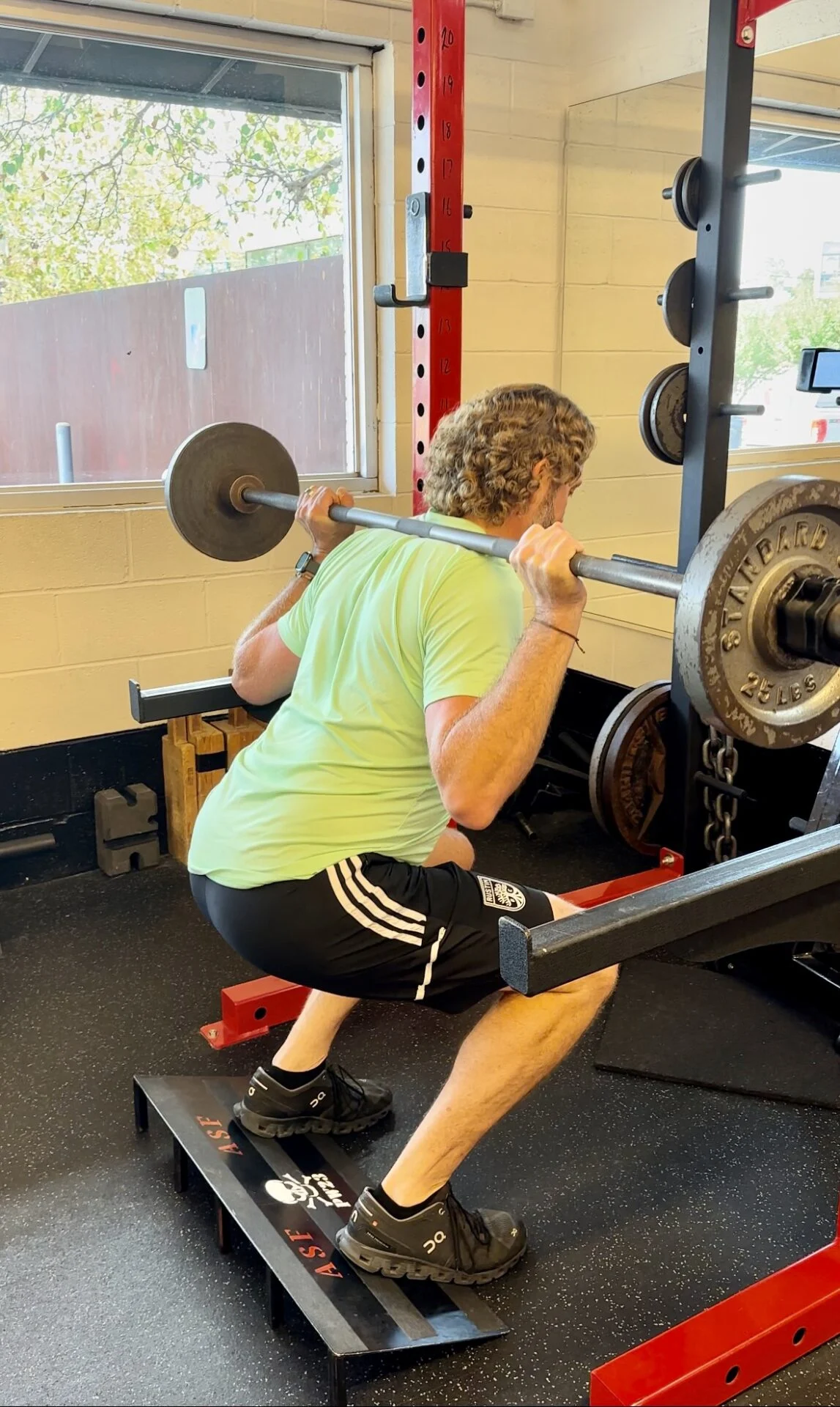 client highlight doing a barbell backsquat