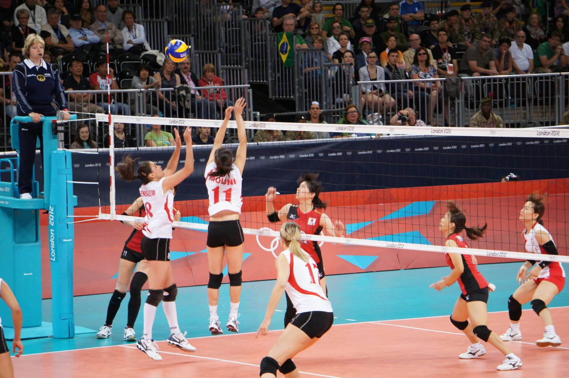 Personal trainer Sianna playing volleyball before her injury